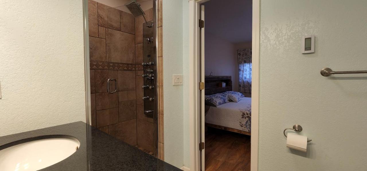 Trinity Escapes - Two Bedroom Two Bathroom Full Apartment Near Airport Anchorage Dış mekan fotoğraf
